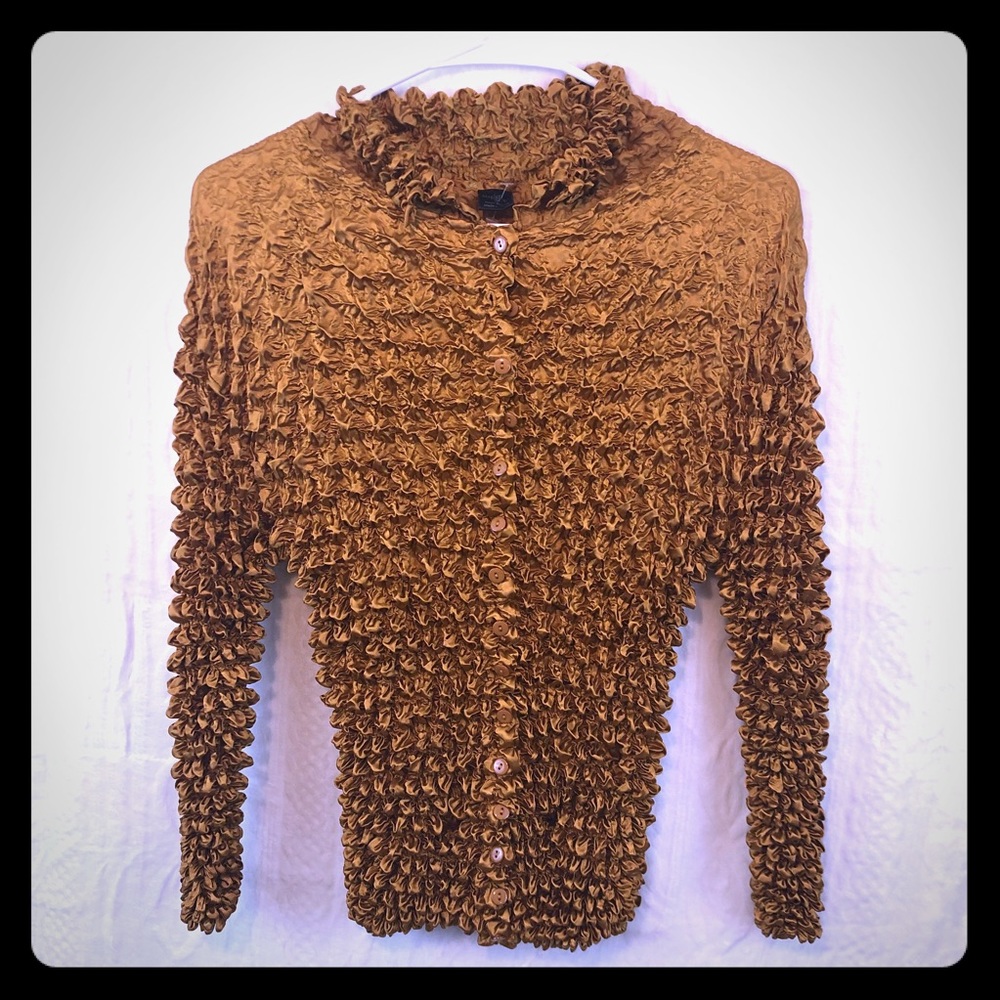 Magic Scarf Gold scrunched shirt Sz S/M